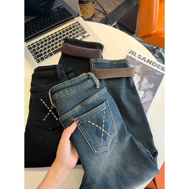 大码冬季款加绒遮肉显瘦女牛仔裤梨形身材弹力高腰百搭九分直筒裤