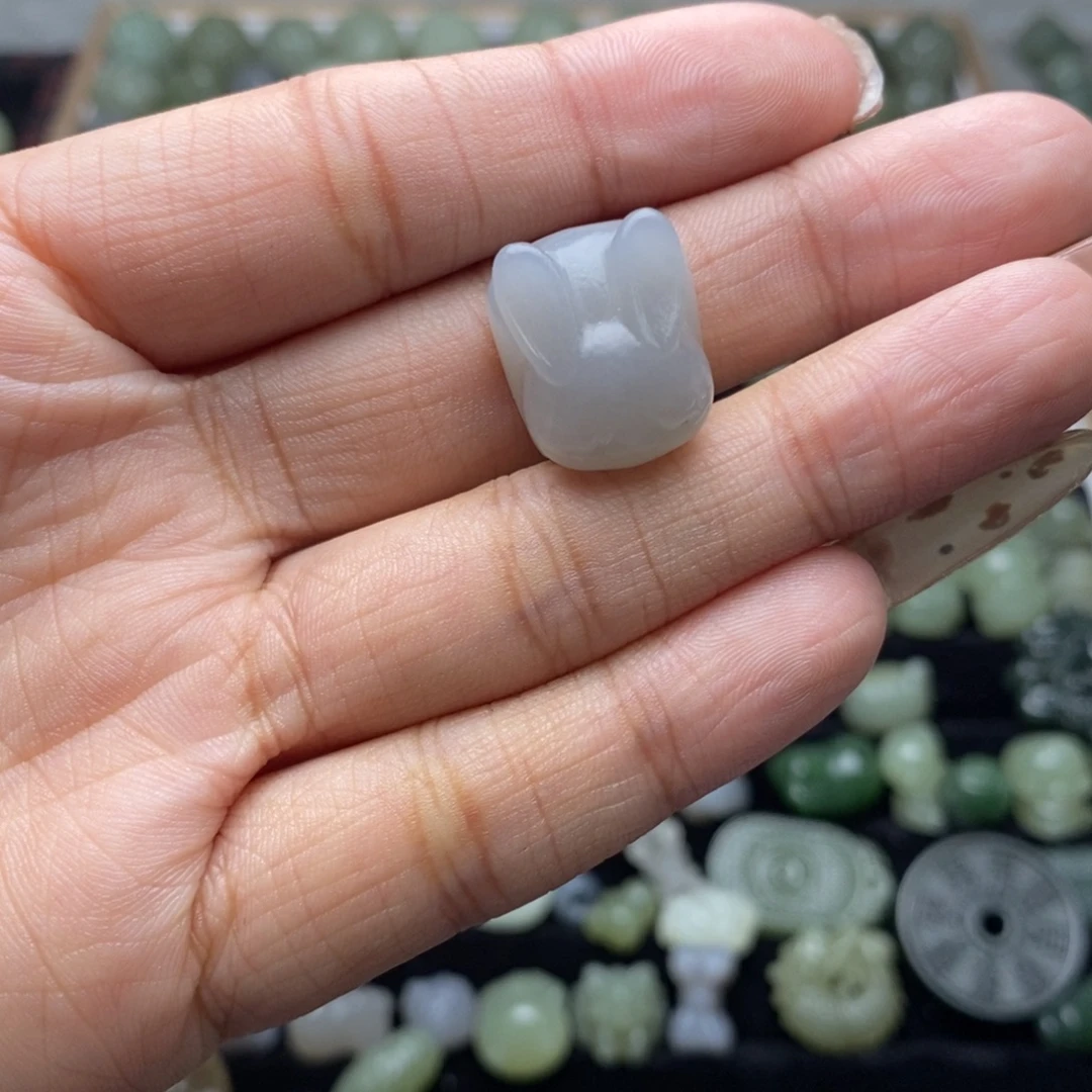 轩***轩和田玉未镶嵌颈饰