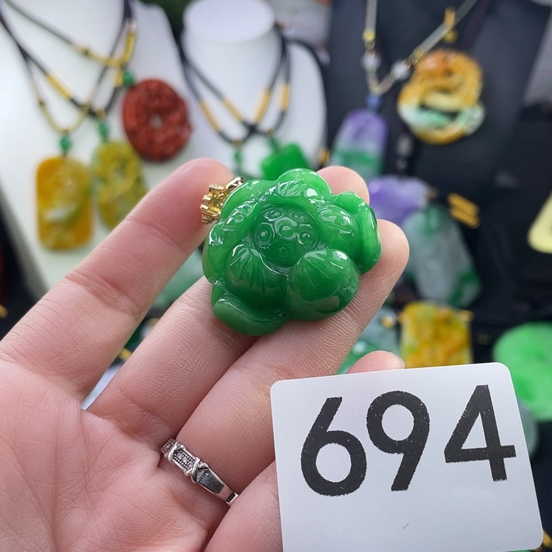 翡翠未镶嵌吊坠(赠链)