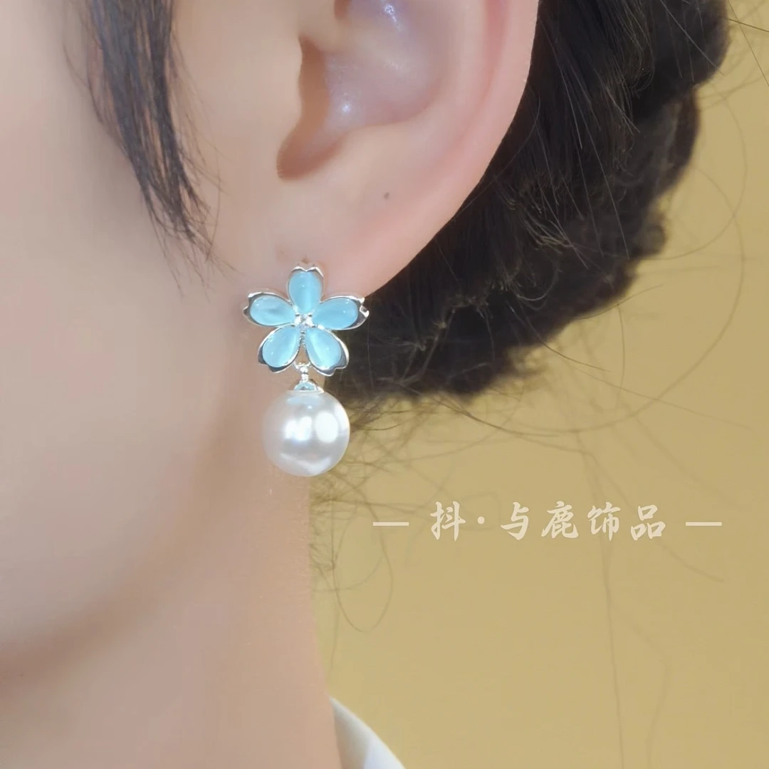 铜合金合成锆石耳饰 蓝色花朵耳钉轻奢设计气质耳饰百搭高级感