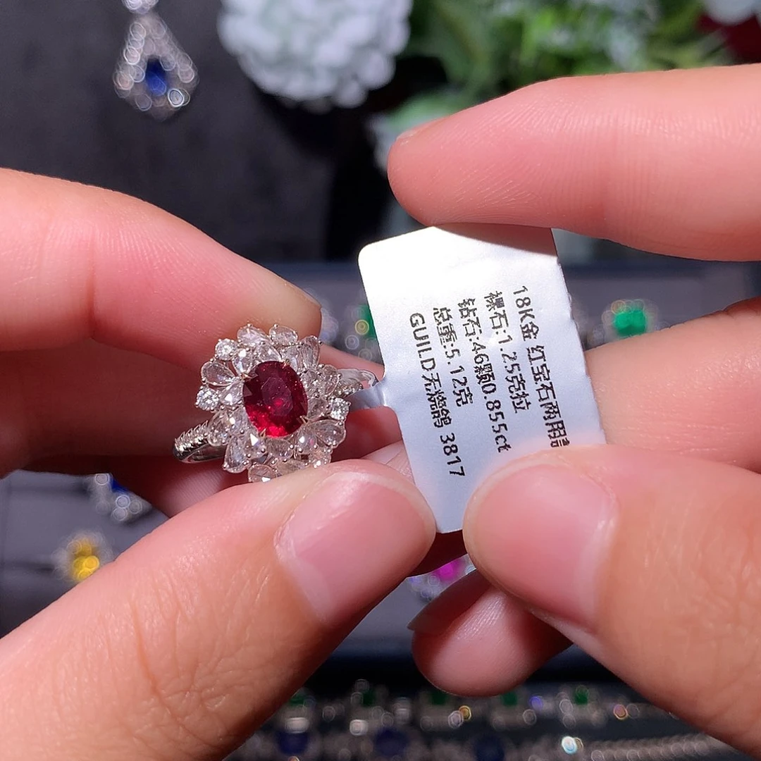戒指18K金镶嵌红宝石