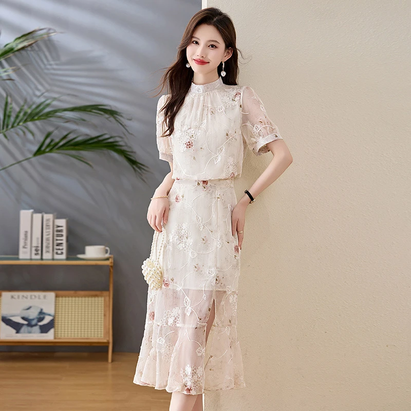 1时尚洋气法式女2025蕾丝新款收腰显瘦减龄绣花复古长裙JX2525