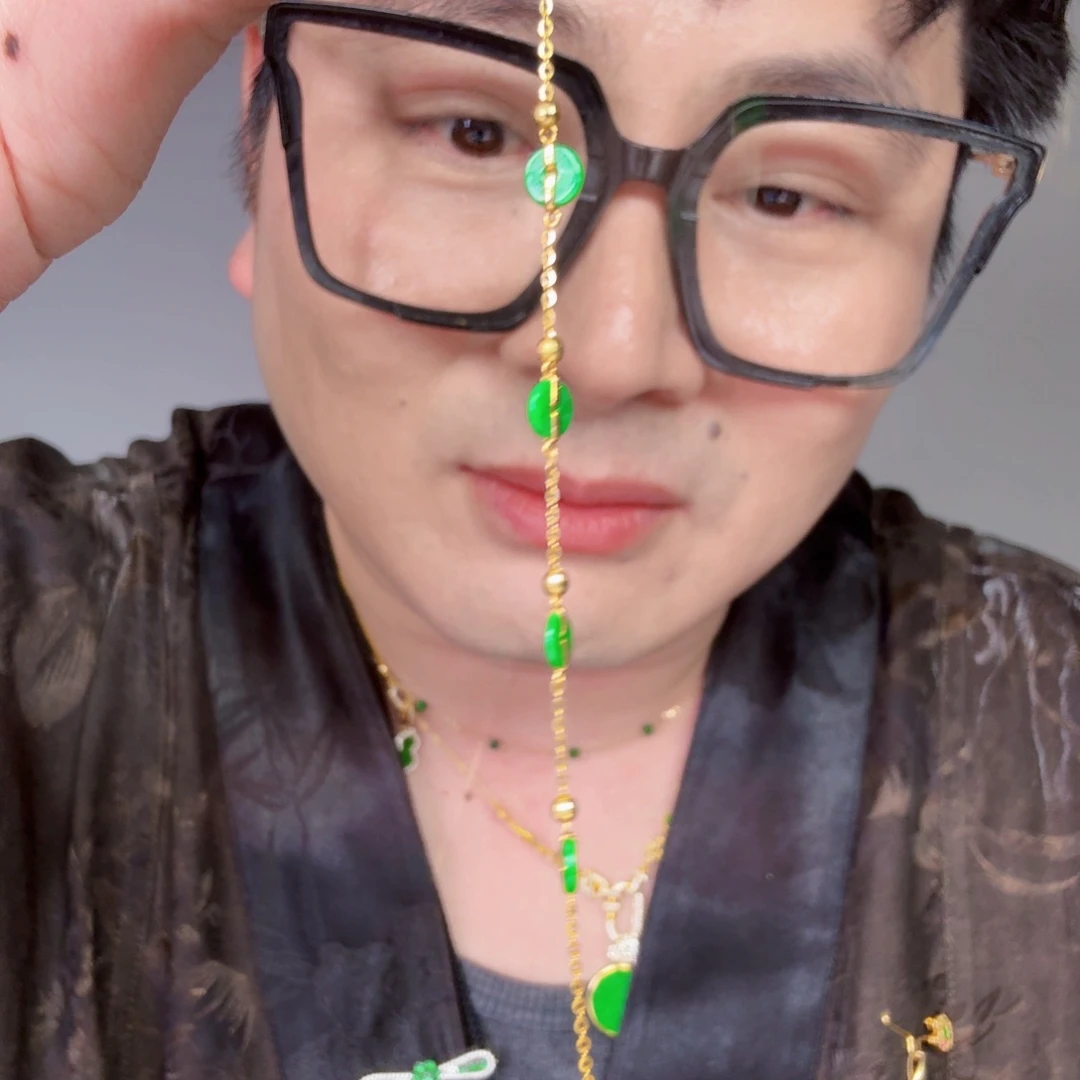 翡翠18K金镶嵌颈饰一件