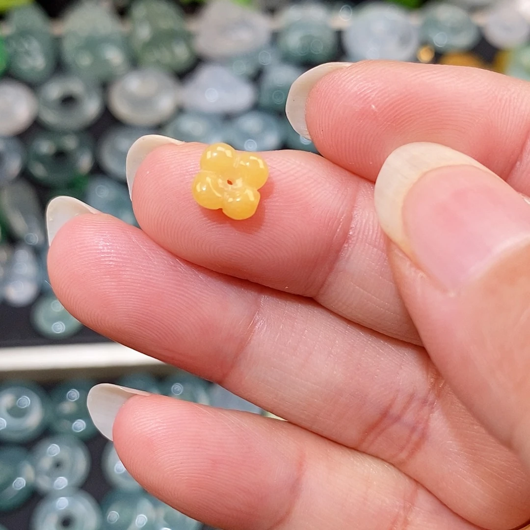 颈饰未镶嵌翡翠桂花