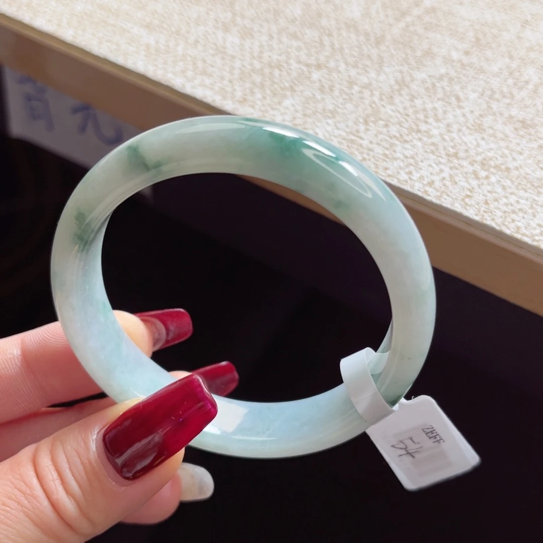 翡翠手镯未镶嵌手镯