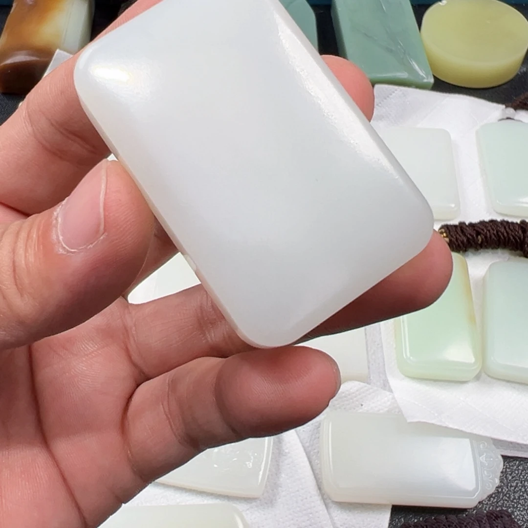 勇***气定制和田玉未镶嵌和田玉