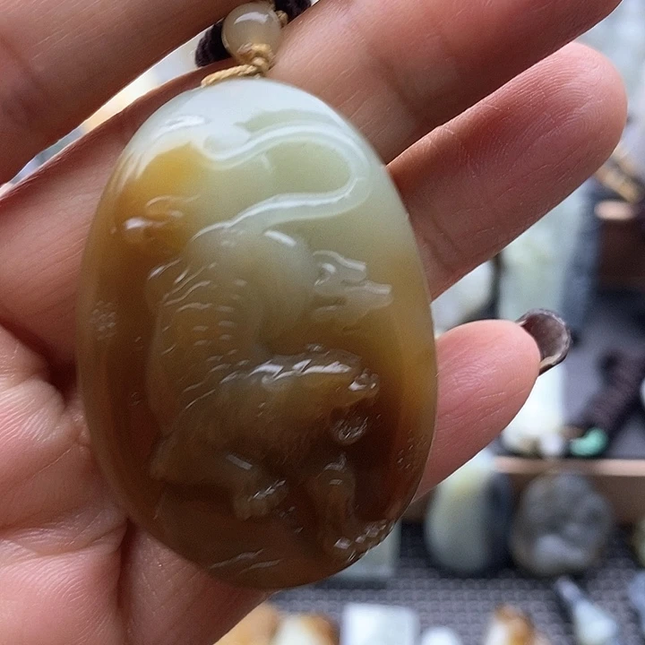 颈饰未镶嵌和田玉（糖玉）