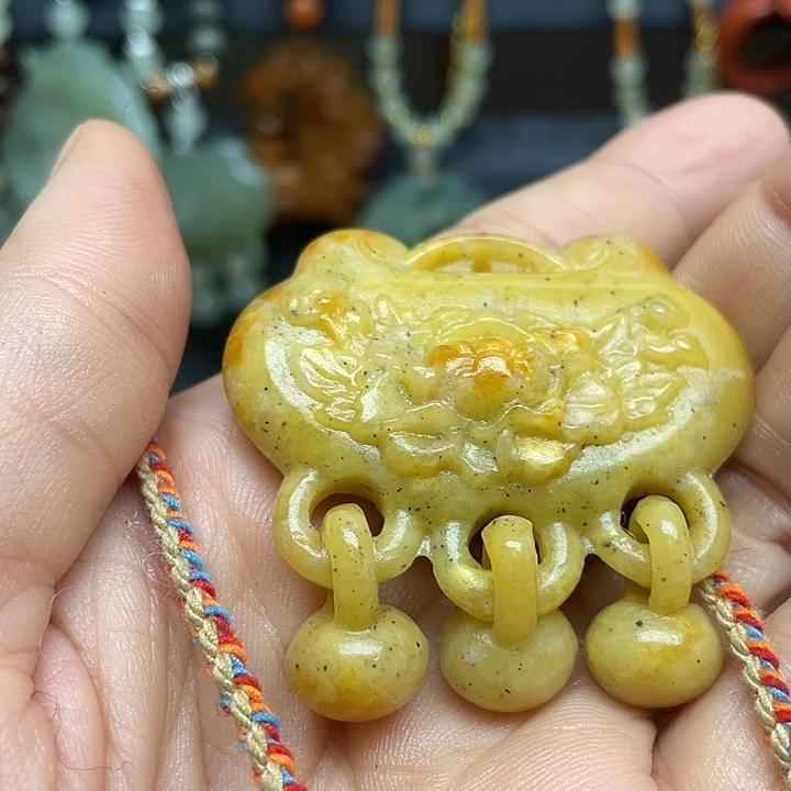 未镶嵌蛇纹石玉颈饰