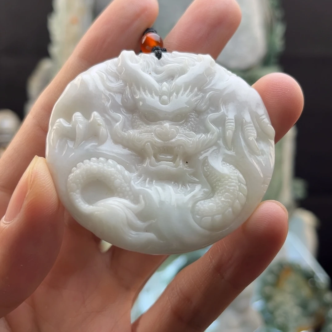翡翠未镶嵌颈饰龙牌