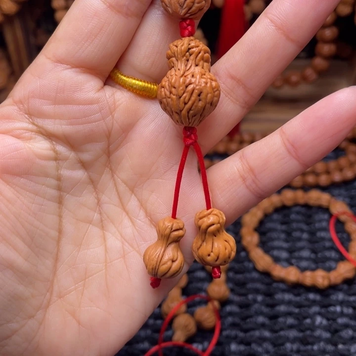 木质类龙纹桃枭挂件