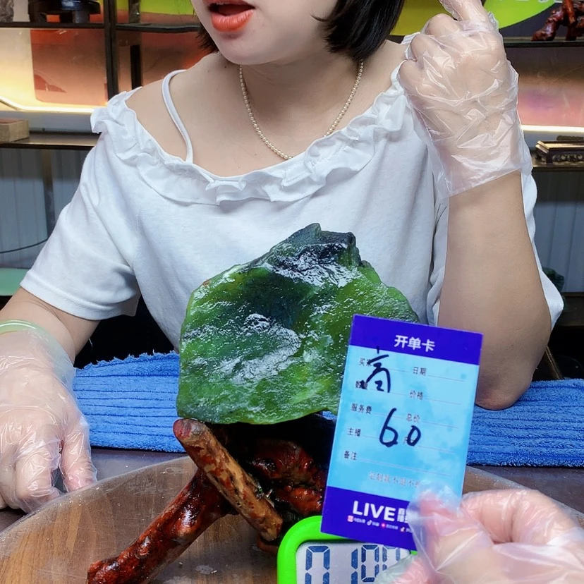 【闪购商品】蛇纹石玉未镶嵌原石余*