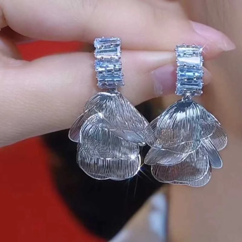 铜合金耳饰 超仙花瓣耳钉轻奢时尚小众耳饰