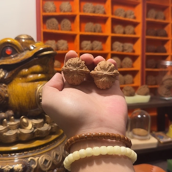 文玩核桃吊坠红皮磨盘体验款