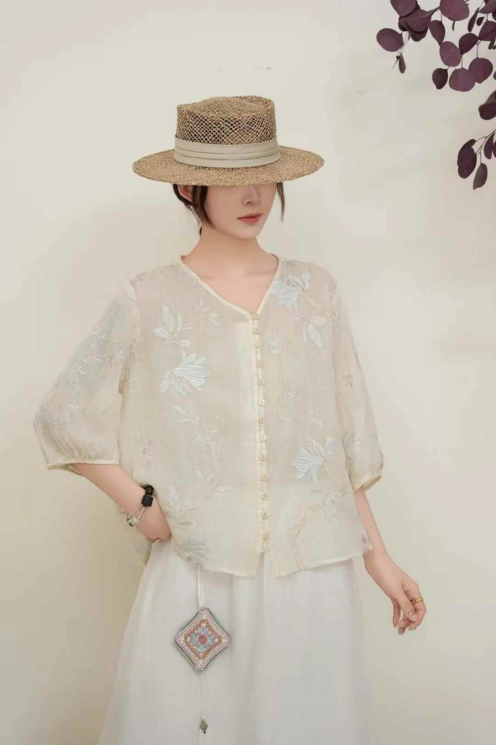 麻风小筑【浅羽】刺绣气质夏季提花V领宽松型中国风单排扣衬衫