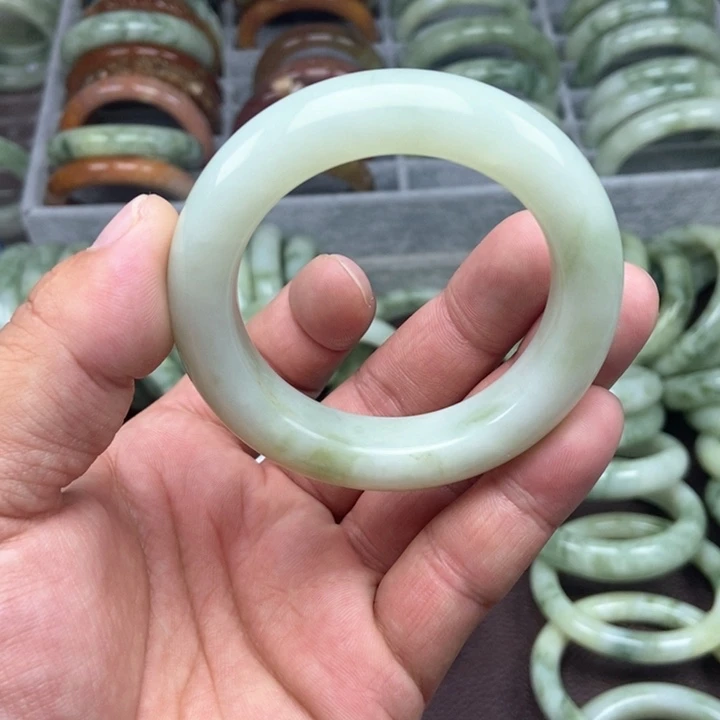 蛇纹石玉手镯未镶嵌蒋*