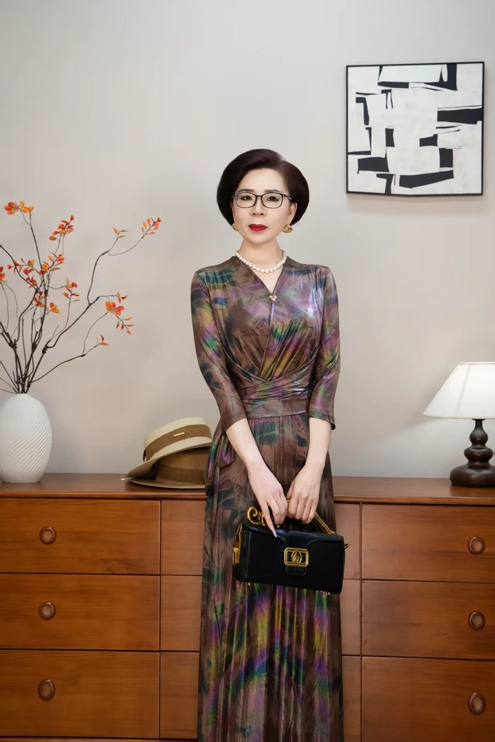 原创设计特种工艺长丝级冰感面料春夏时尚轻奢连衣裙