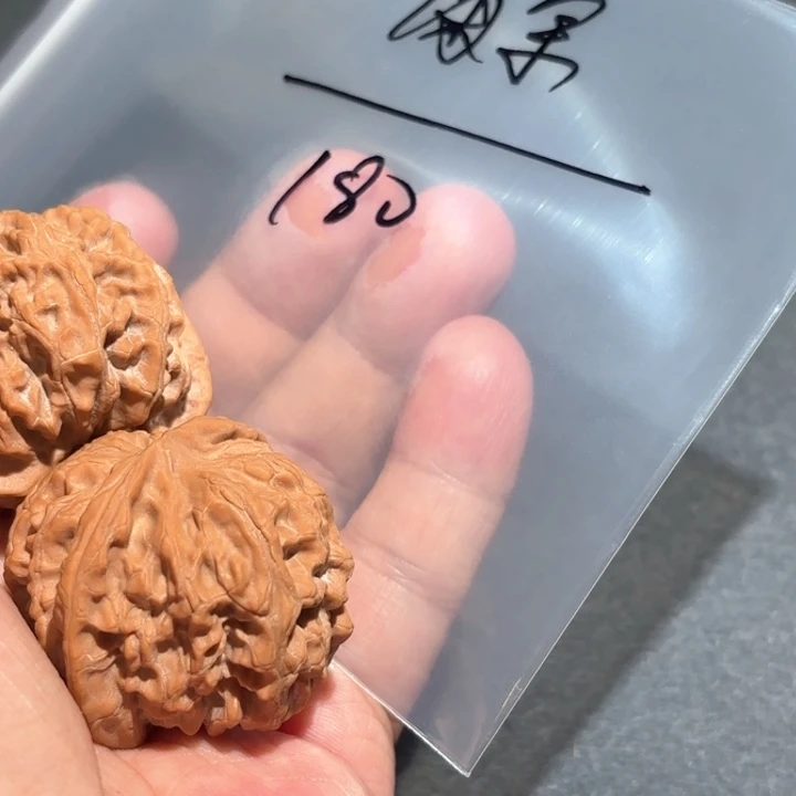 文玩核桃吊坠苹果园