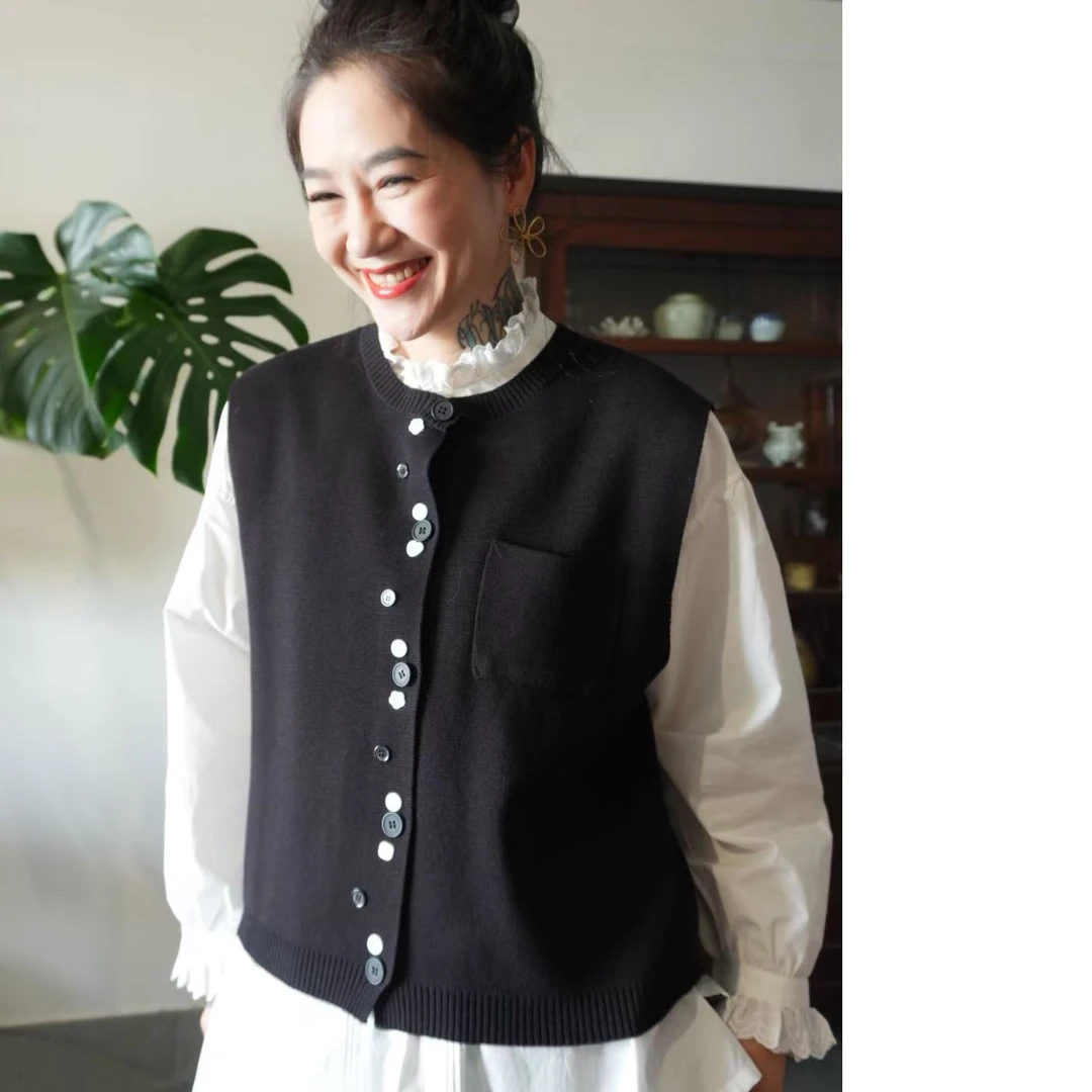 61620扣子元素针织马甲2色均码针织马夹短款百搭秋冬圆领