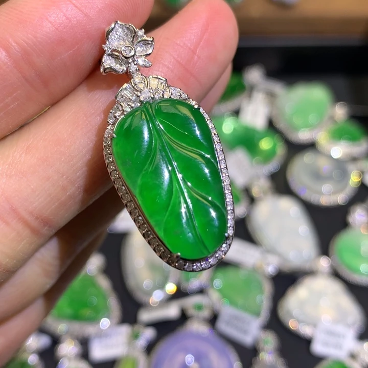 翡翠吊坠(不含链)18K金镶嵌