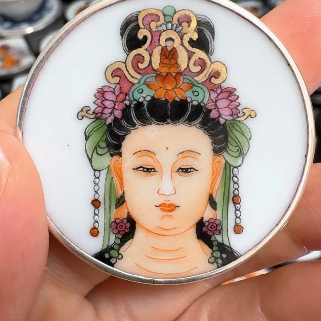 瓷片梦**城粉彩观音挂件一个