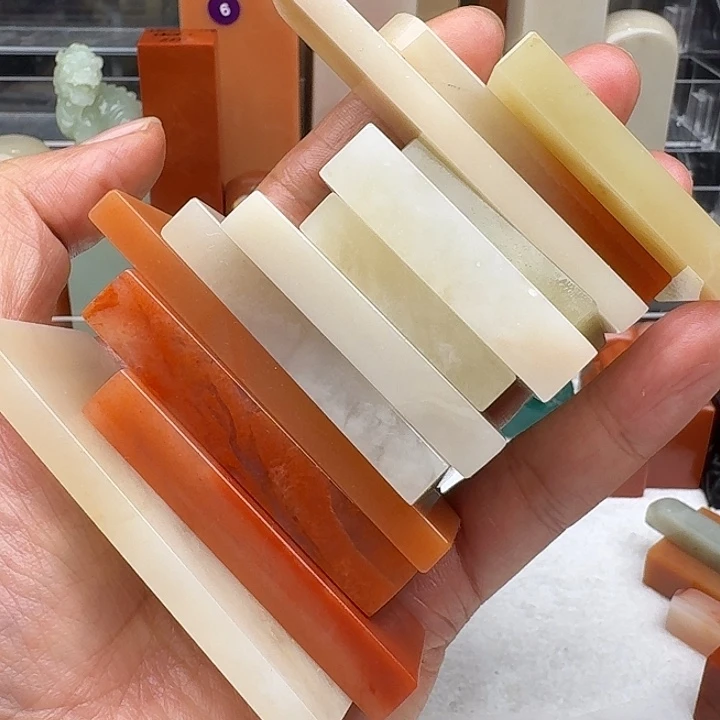 张***刻寿山石印石老挝牌子