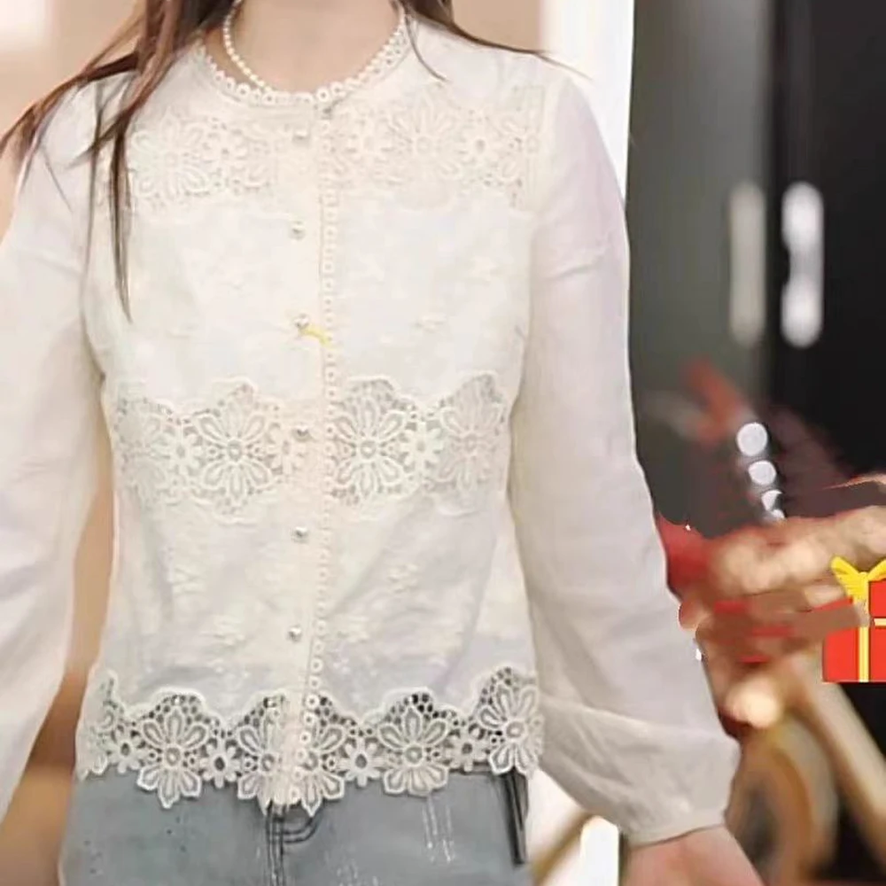 B【南法假日】2025春女装花朵蕾丝圆领珍珠扣上衣