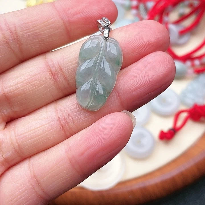 翡翠颈饰银S925镶嵌吊坠