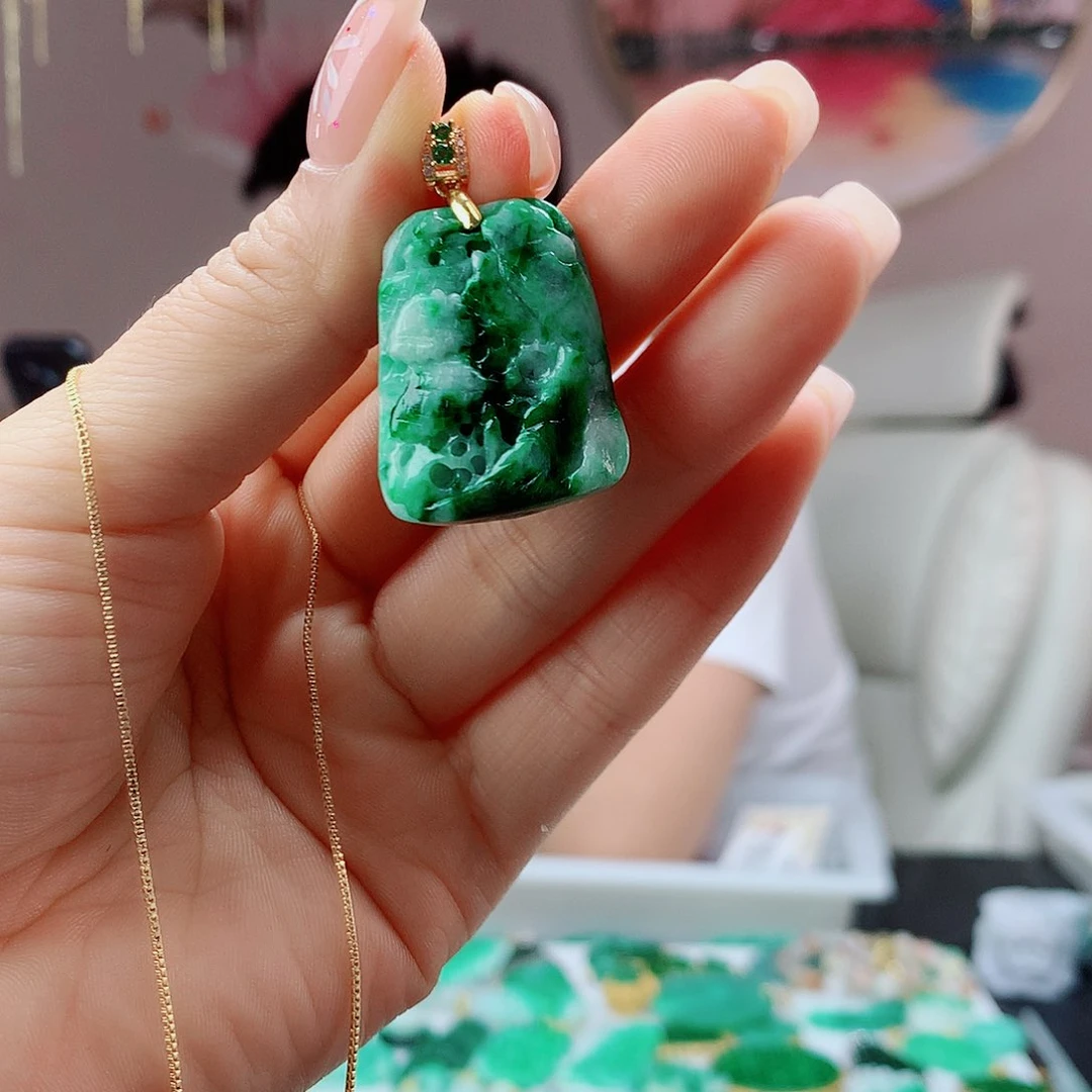 翡翠未镶嵌吊坠(赠链)