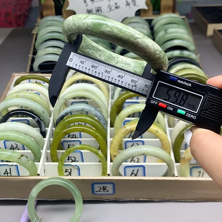 未镶嵌蛇纹石玉手镯50
