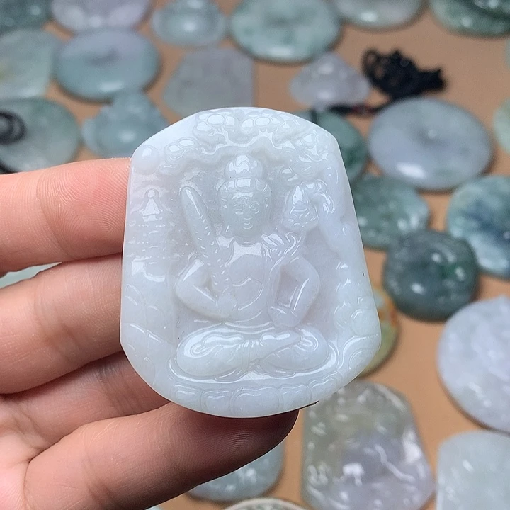 翡翠未镶嵌颈饰虚空