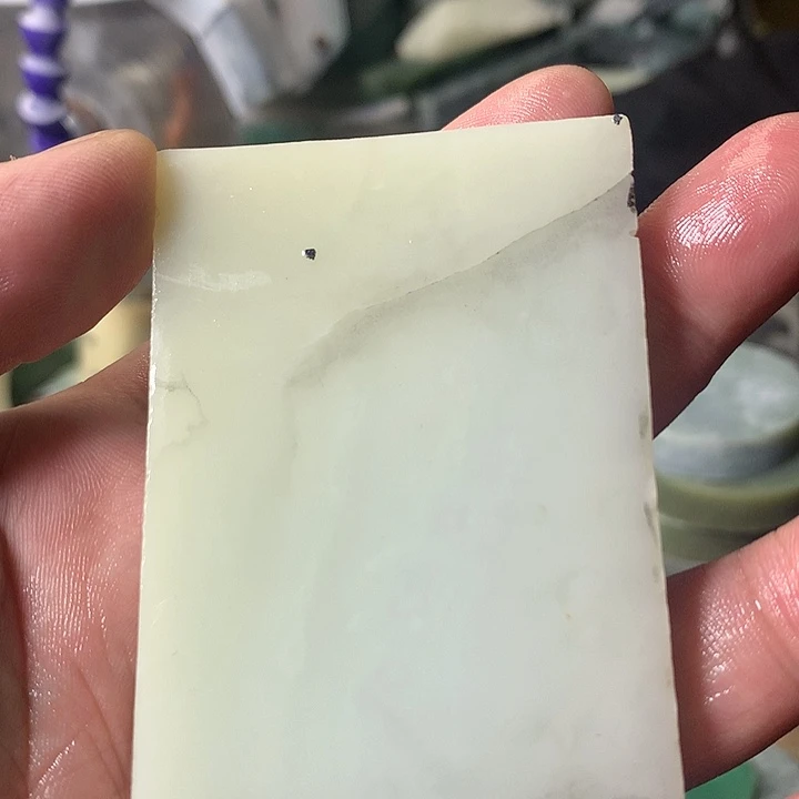 颈饰未镶嵌和田玉（糖玉）