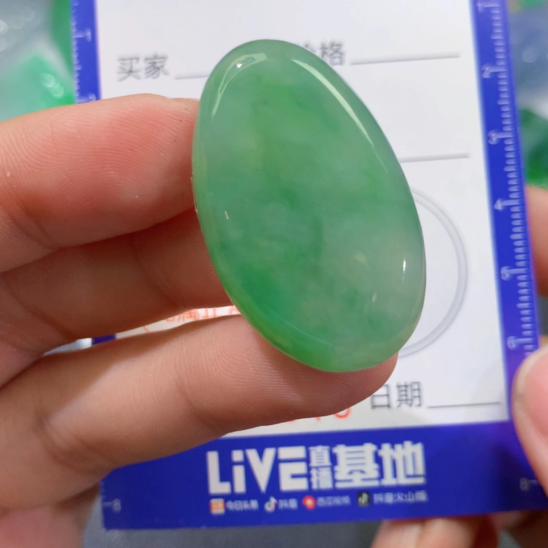 翡翠未镶嵌颈饰保真