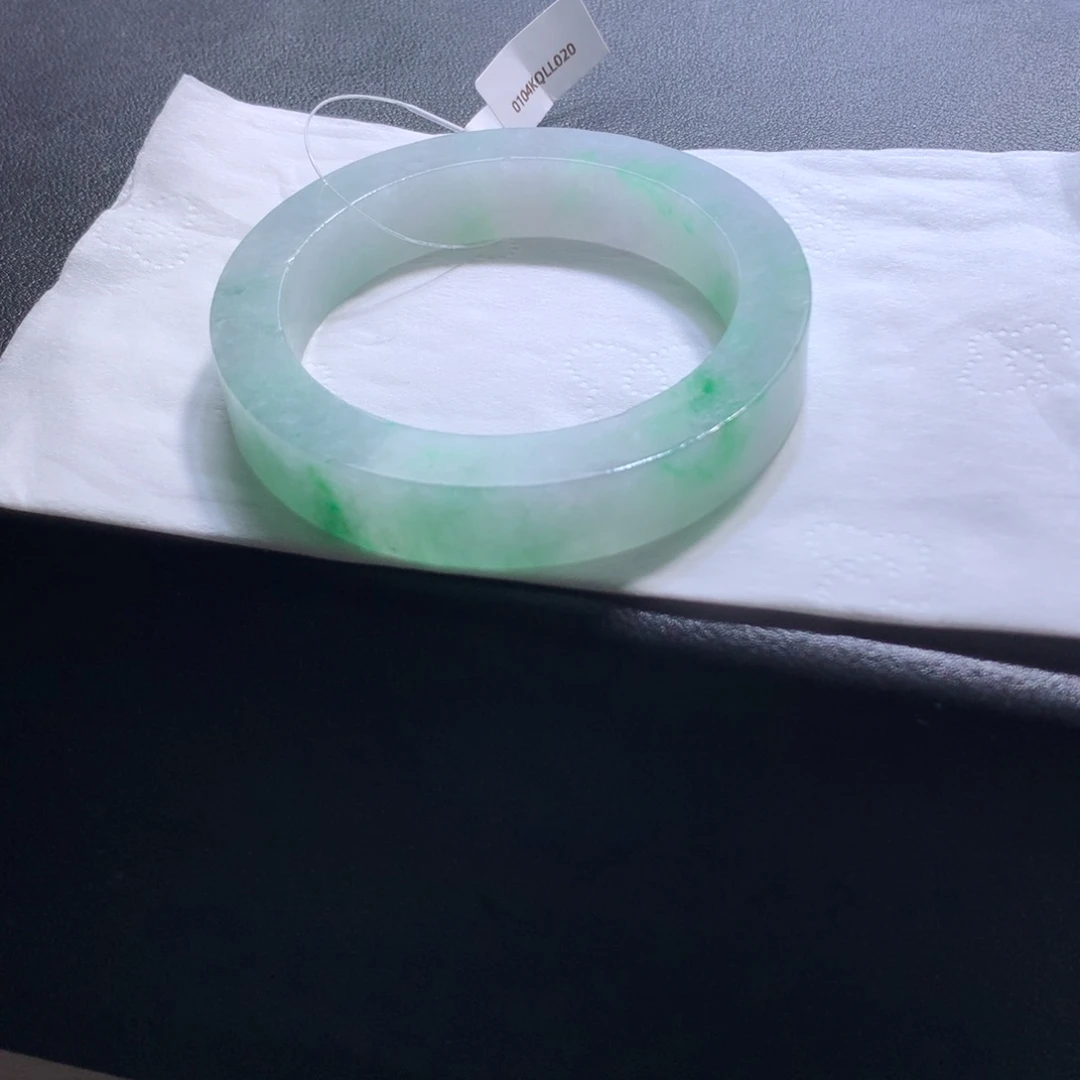定制翡翠未镶嵌翡翠手镯