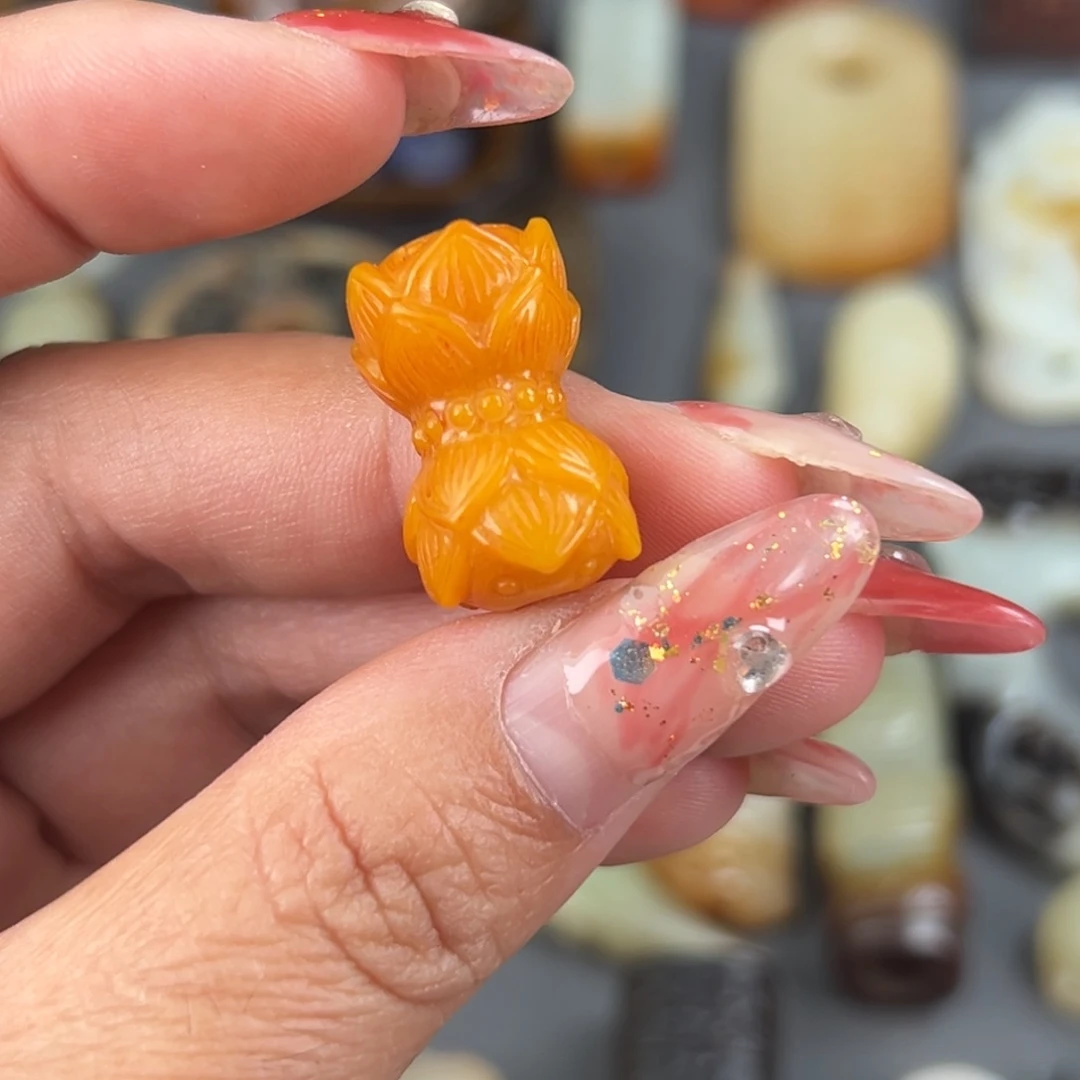 颈饰未镶嵌和田玉（糖玉）