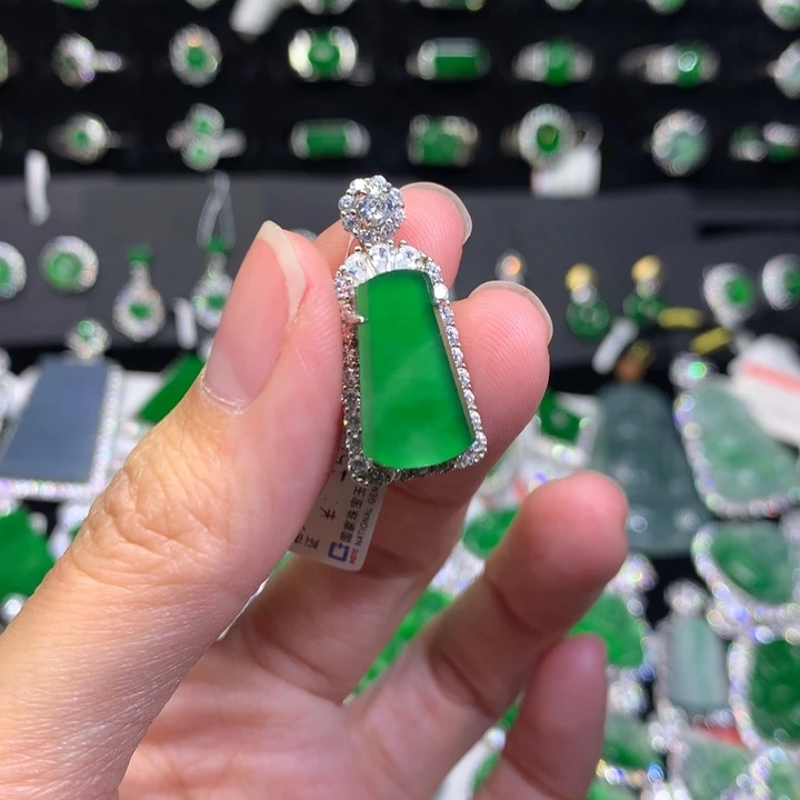 【闪购商品】翡翠颈饰银S925镶嵌天然翡翠