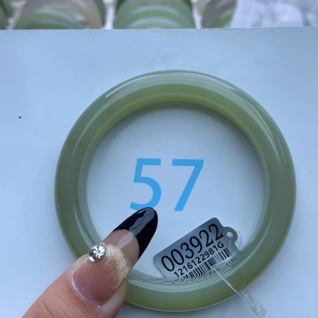 和田玉手镯未镶嵌静**人