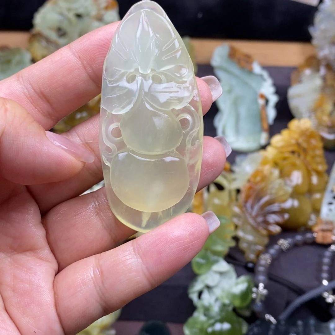 蛇纹石玉颈饰未镶嵌