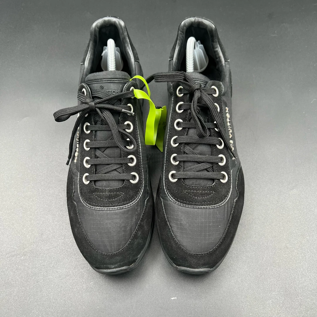 90新 LouisVuitton/路易威登 黑色金属logo运动鞋 41码/95新/无配