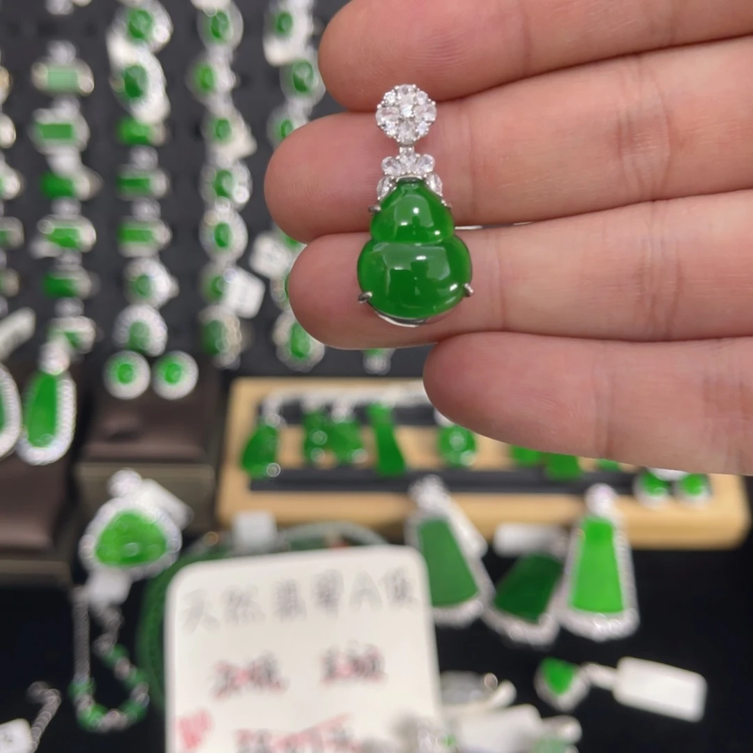 是****翡翠戒指银S925镶嵌翡翠吊坠