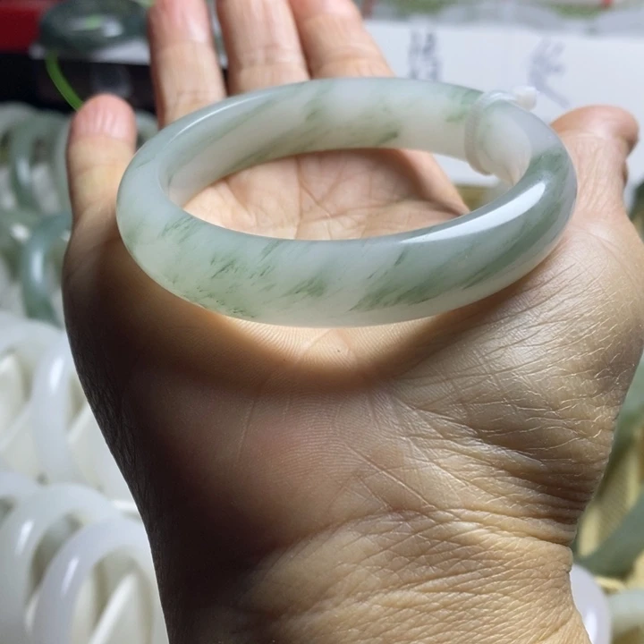 石英质玉（天山翠）未镶嵌手镯