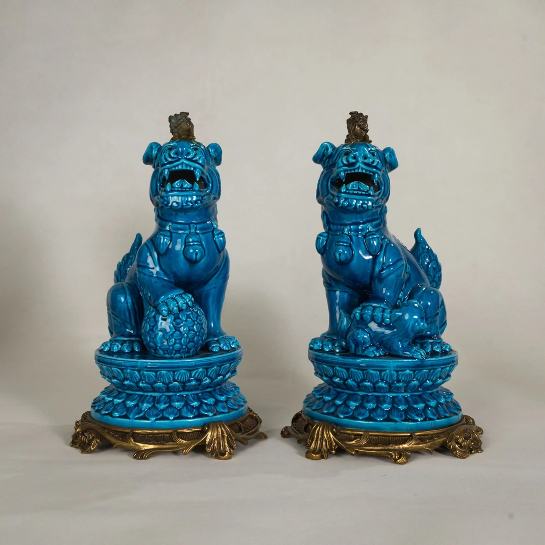 Lot  14  清  孔雀蓝釉狮子踩绣球一对(9.18瓷杂拍卖)