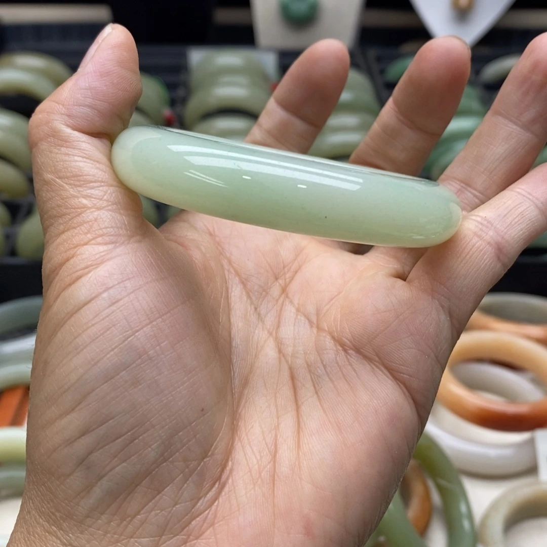 石英岩玉手镯未镶嵌奢***头