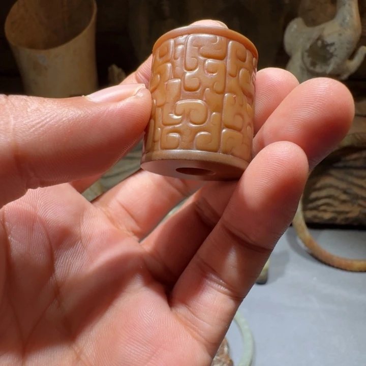 T***s和田玉（糖玉）未镶嵌颈饰