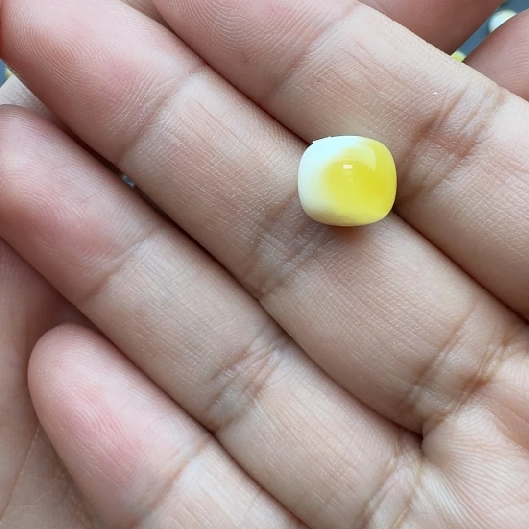 裸石琥珀未镶嵌18加老型荷包蛋