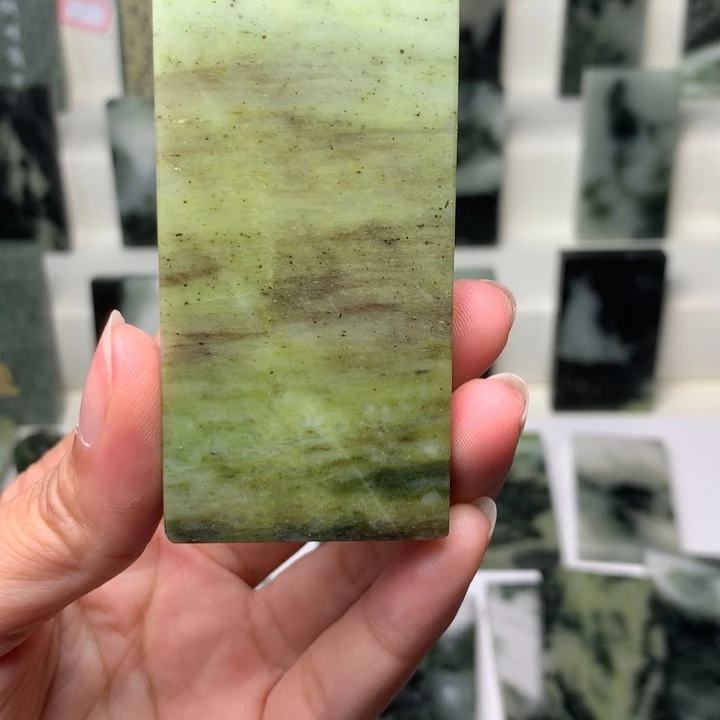 独山玉未镶嵌颈饰