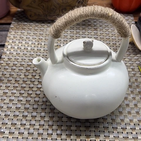 微瑕，明火，烧水壶750毫升针孔拖釉