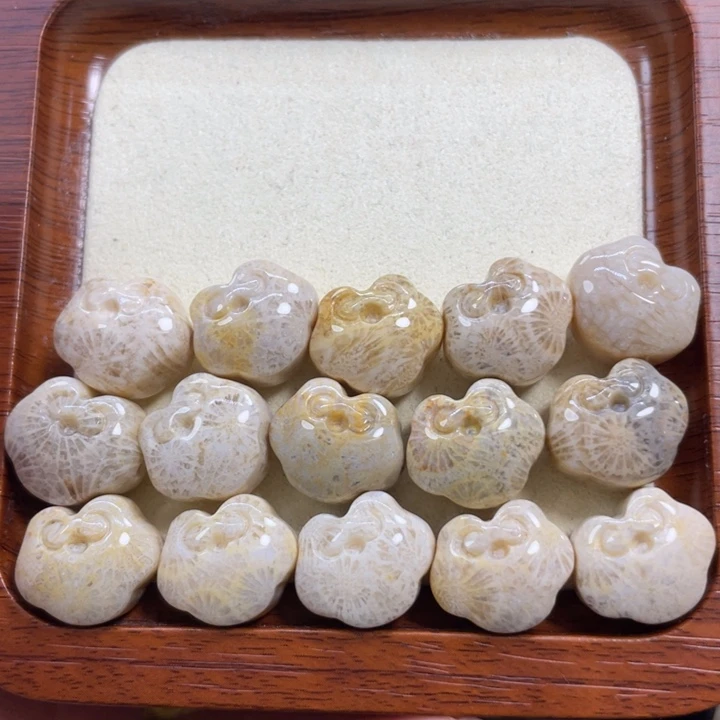 硅化玉未镶嵌颈饰一组150