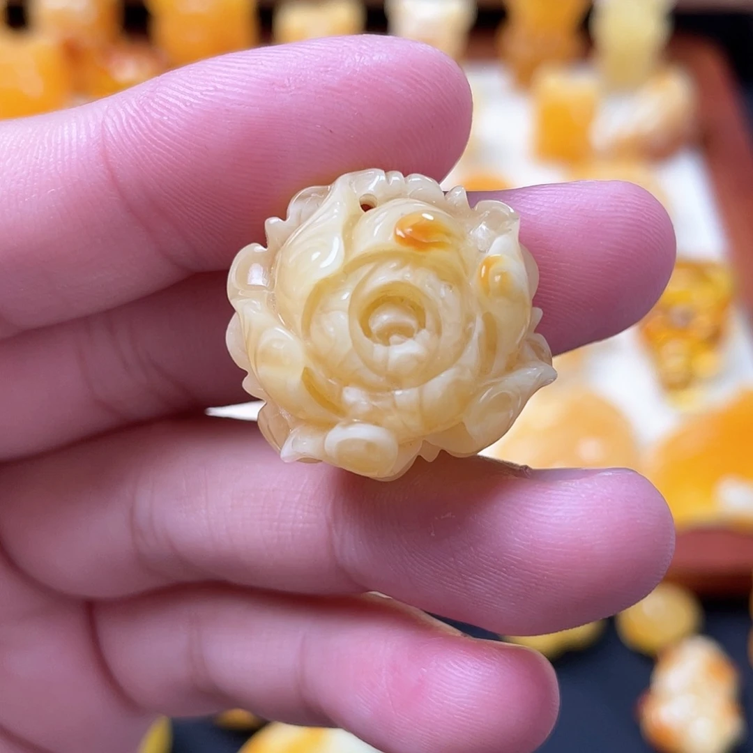 琥珀珠宝奇石未镶嵌