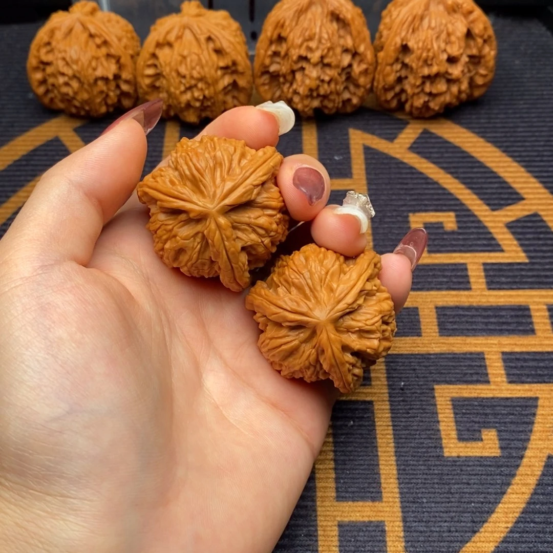 佛***我文玩核桃吊坠白狮子