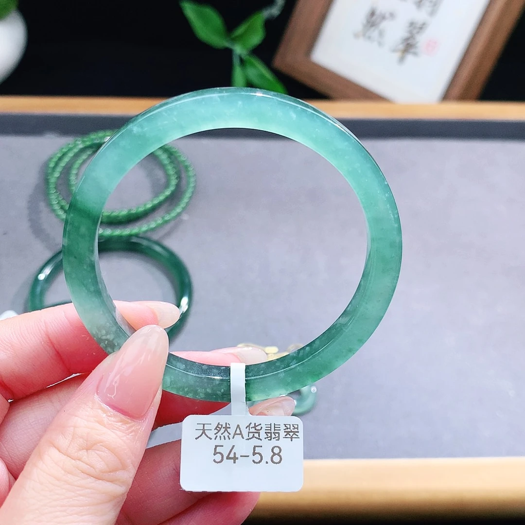 翡翠手镯（圆镯）未镶嵌